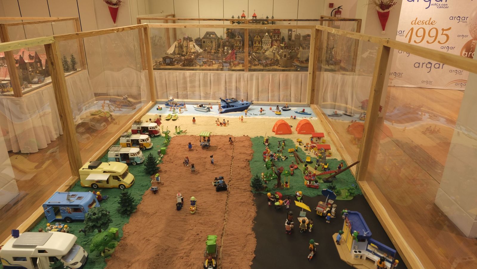 Exposición de Clicks de Playmobil contra el cáncer infantil, en fotos
