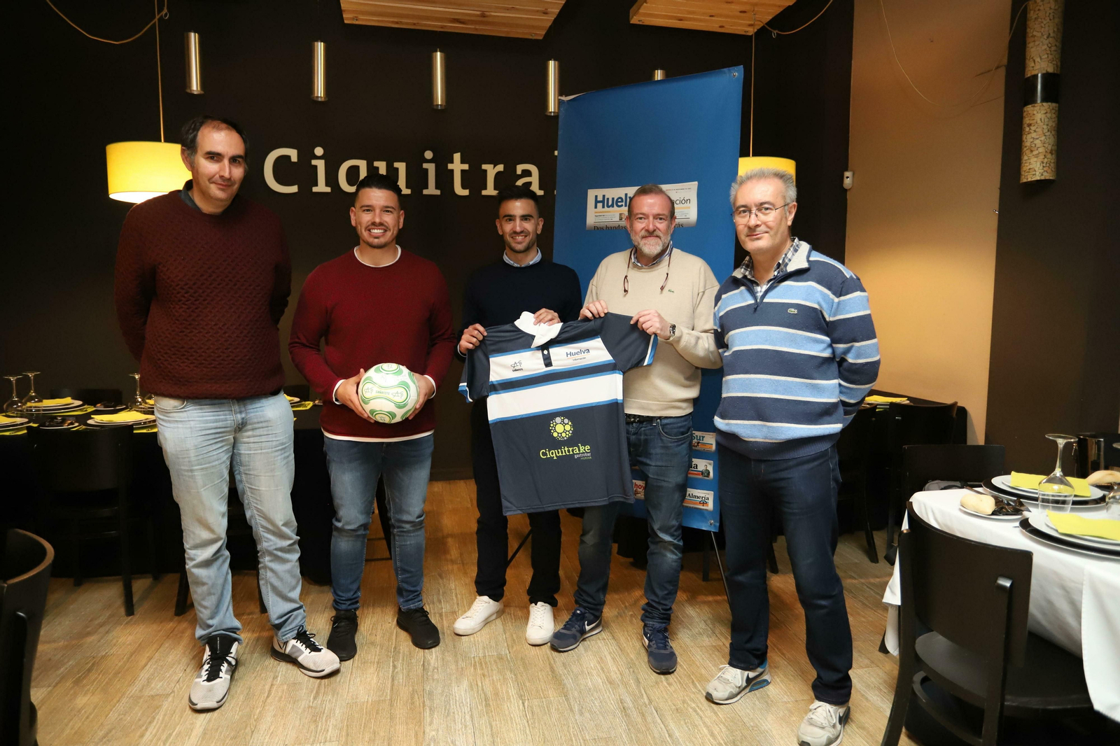 Los integrantes de la Tertulia Deportiva de ayer en el Restaurante Ciquitrake.