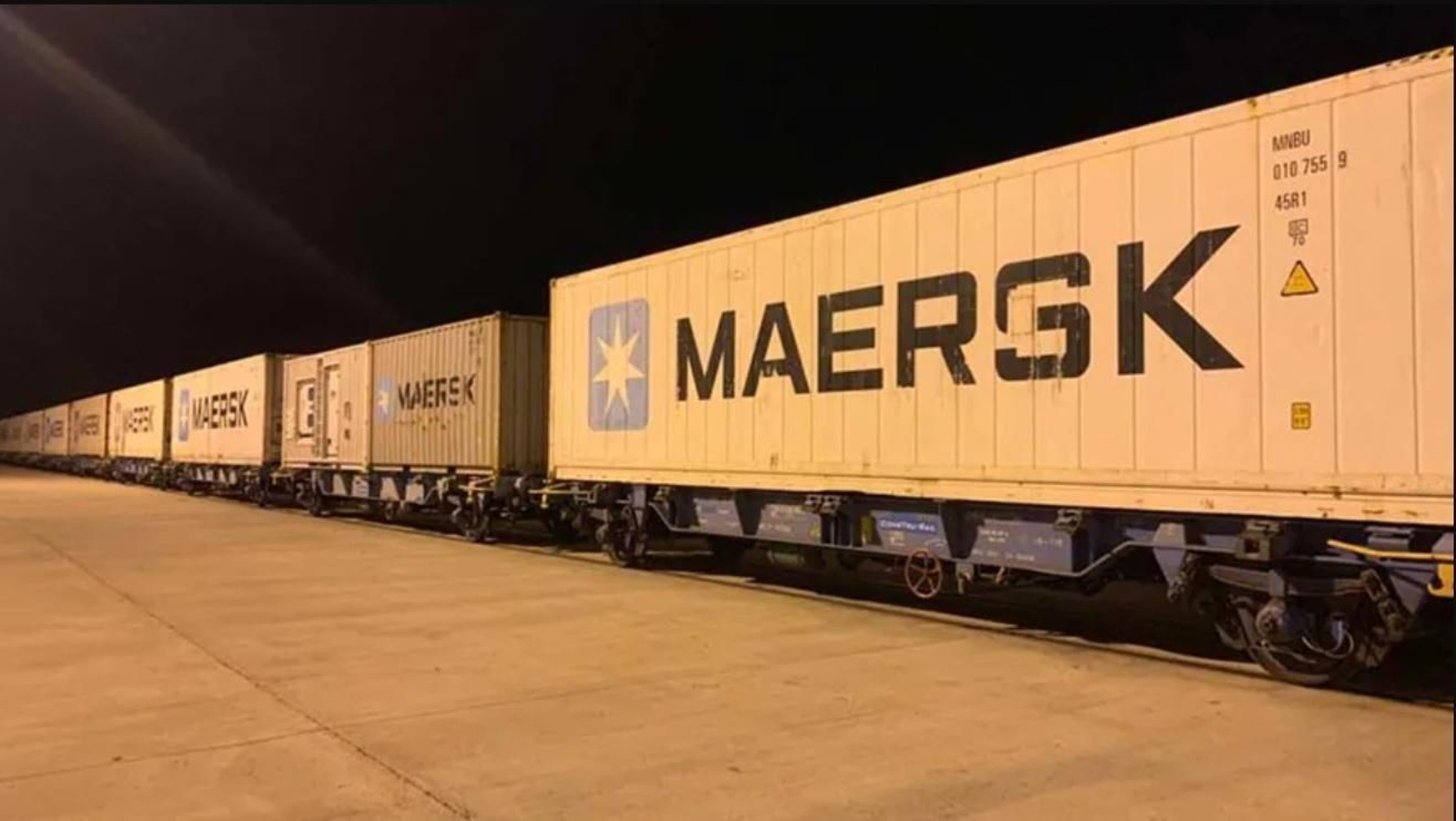 Un convoy de carga refrigerada de Maersk.