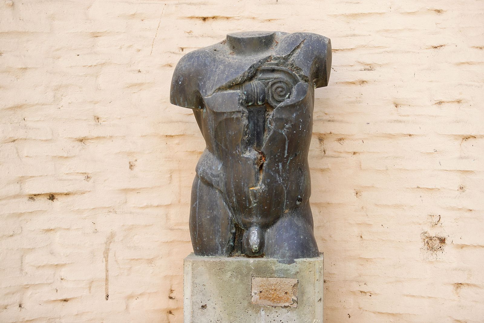 Imágenes del actual estado de las esculturas del museo al aire libre de Huelva