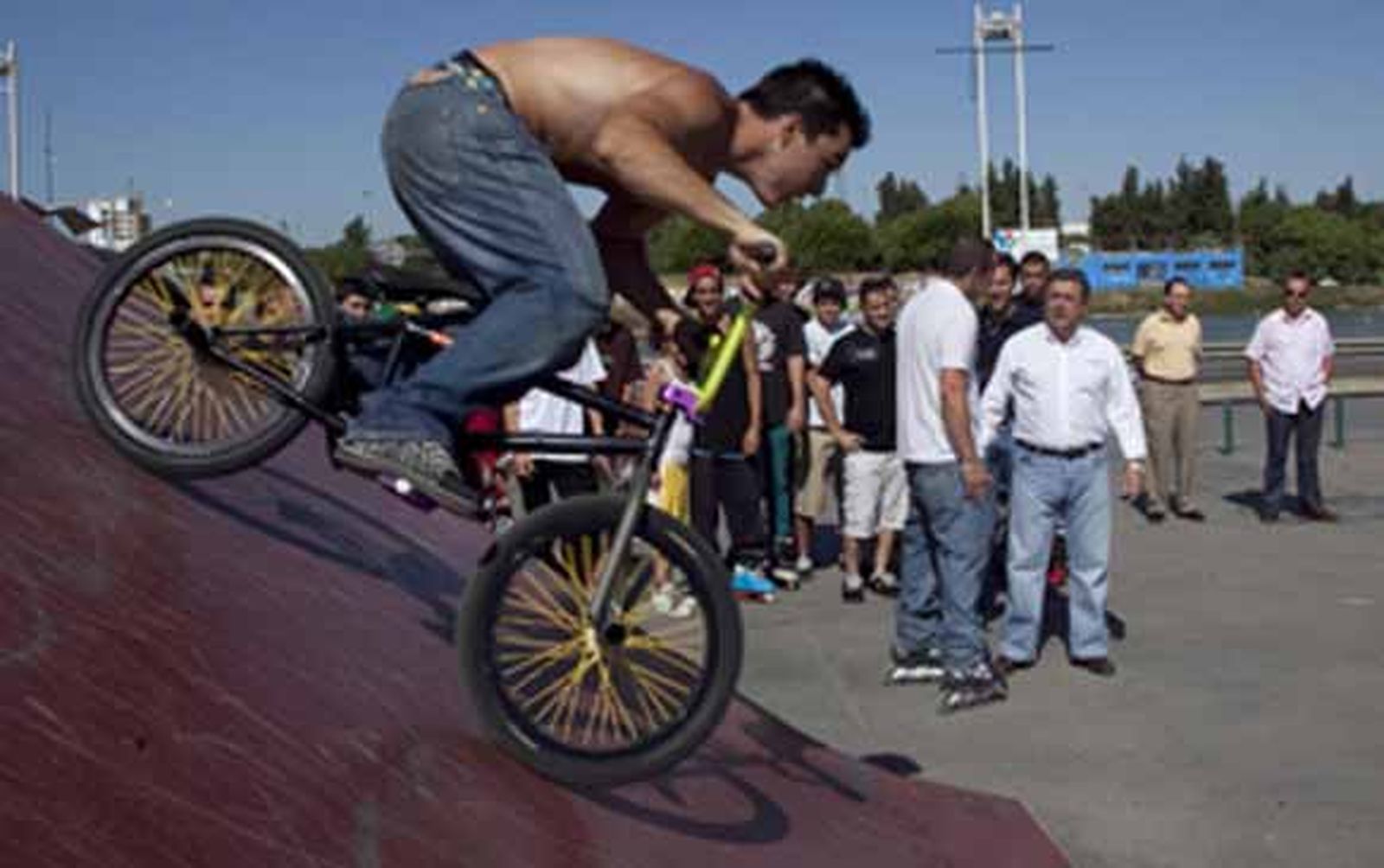 Zoido propone la creación del tercer 'skate park' "más grande del mundo" en Sevilla Este