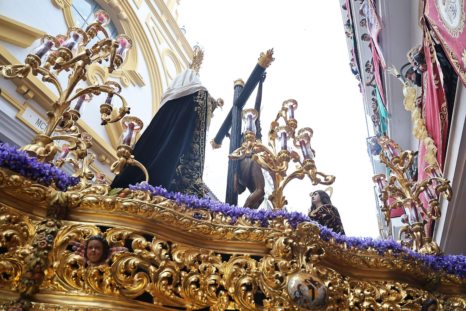 Miércoles Santo: La Hermandad de La Esperanza por las calles de Huelva