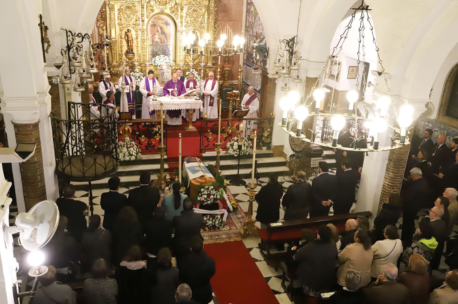 Imágenes del funeral de Bienvenido González, hermano mayor de la Cinta