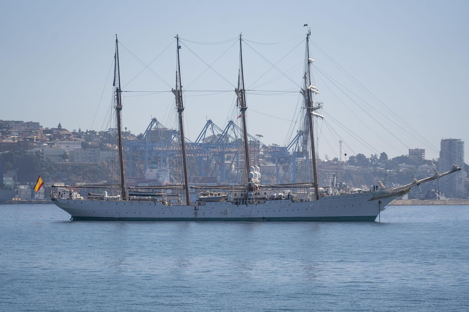 Las imágenes de la llegada del 'Elcano y la Princesa Leonor a Valparaíso