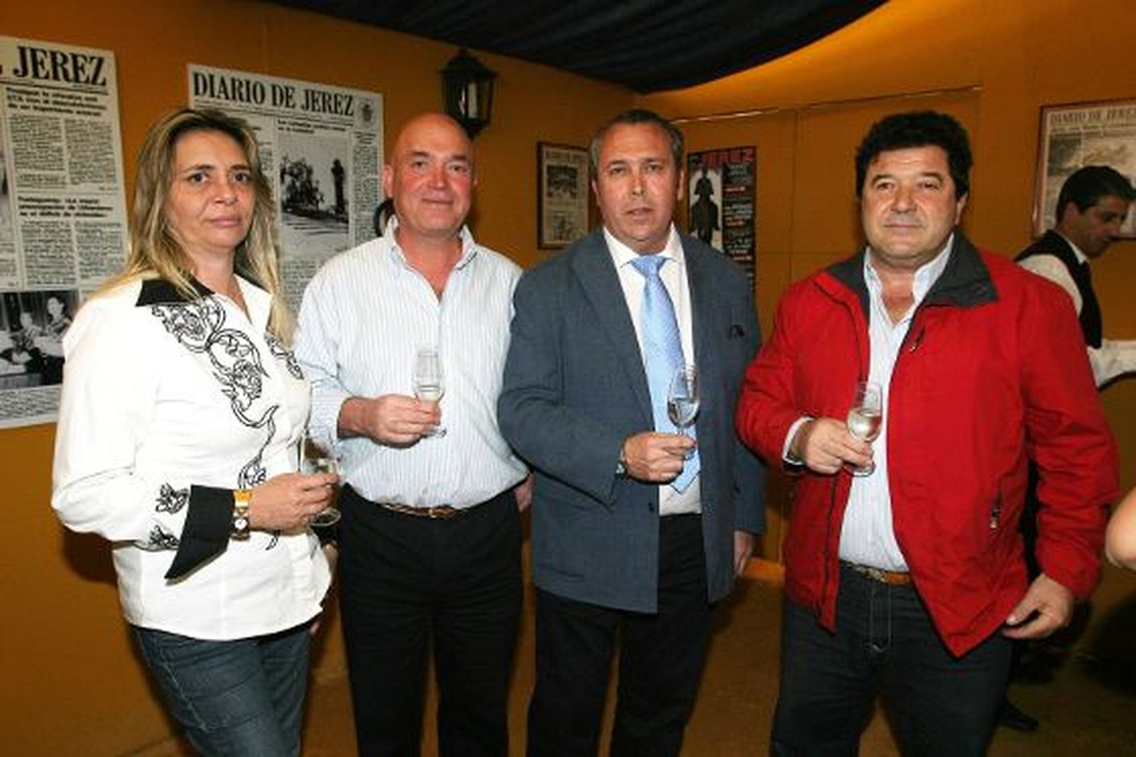 Francisco Ariza y señora, de Bricolaje y Cocina, junto a Benjamín Sánchez Quirós y Paco Troncoso.

Foto: Vanesa Lobo