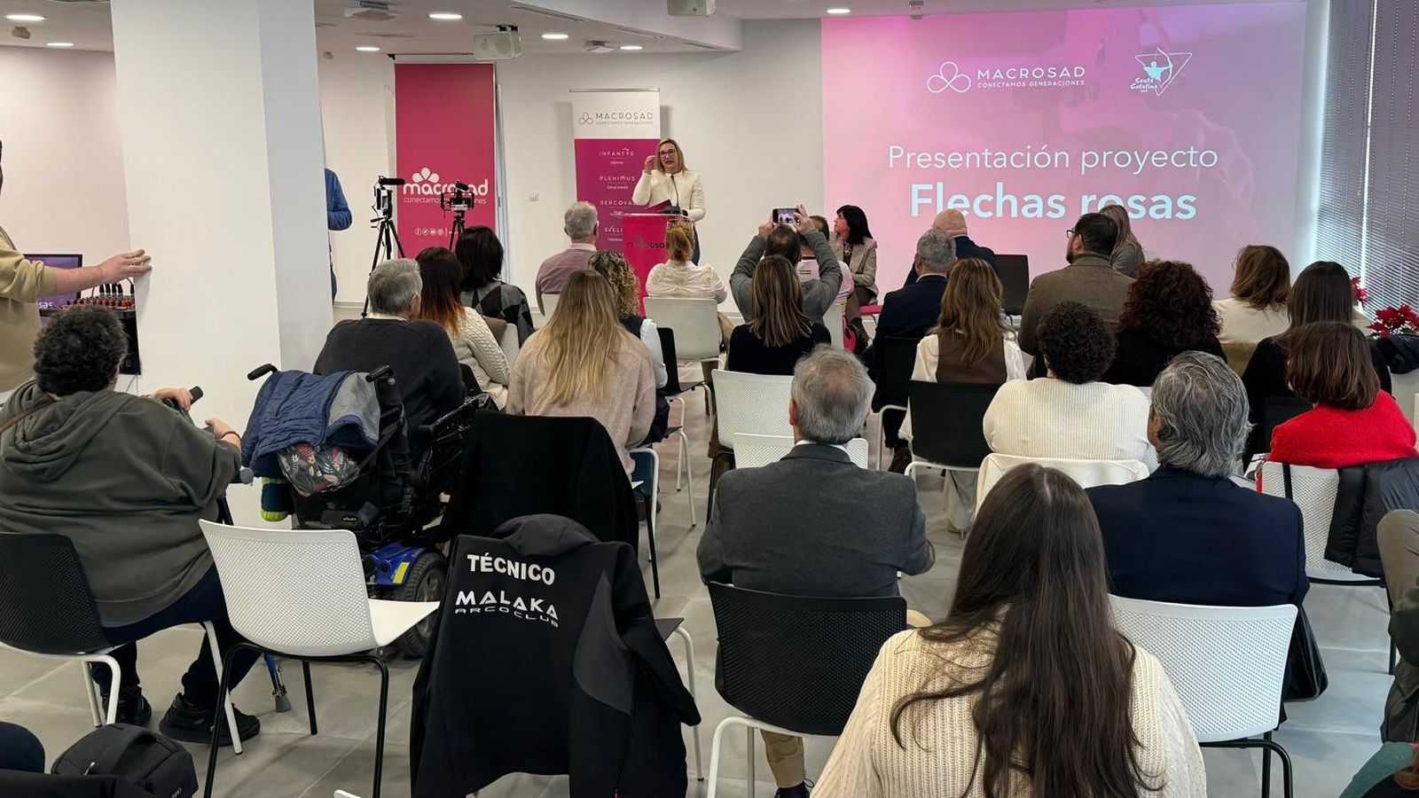 Exposición del proyecto Flechas Rosas en las instalaciones de Macrosad.