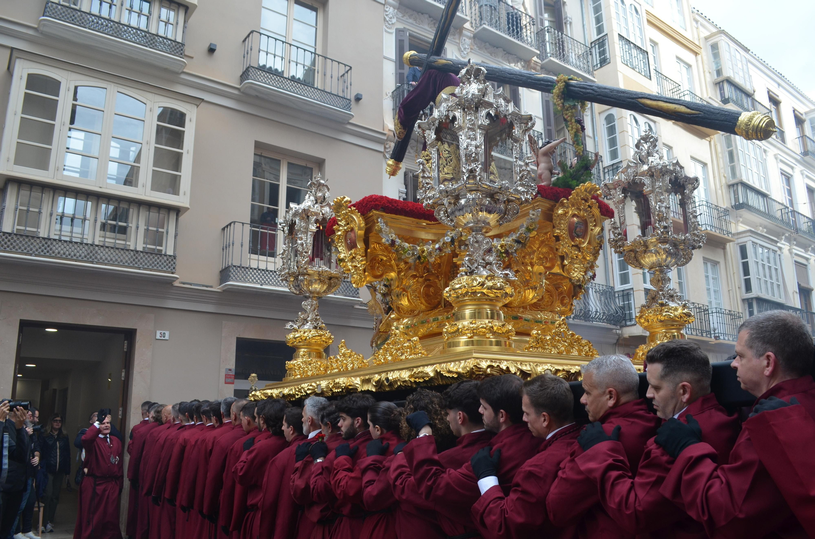 Viñeros en su procesión del Jueves Santo de Málaga, en fotos