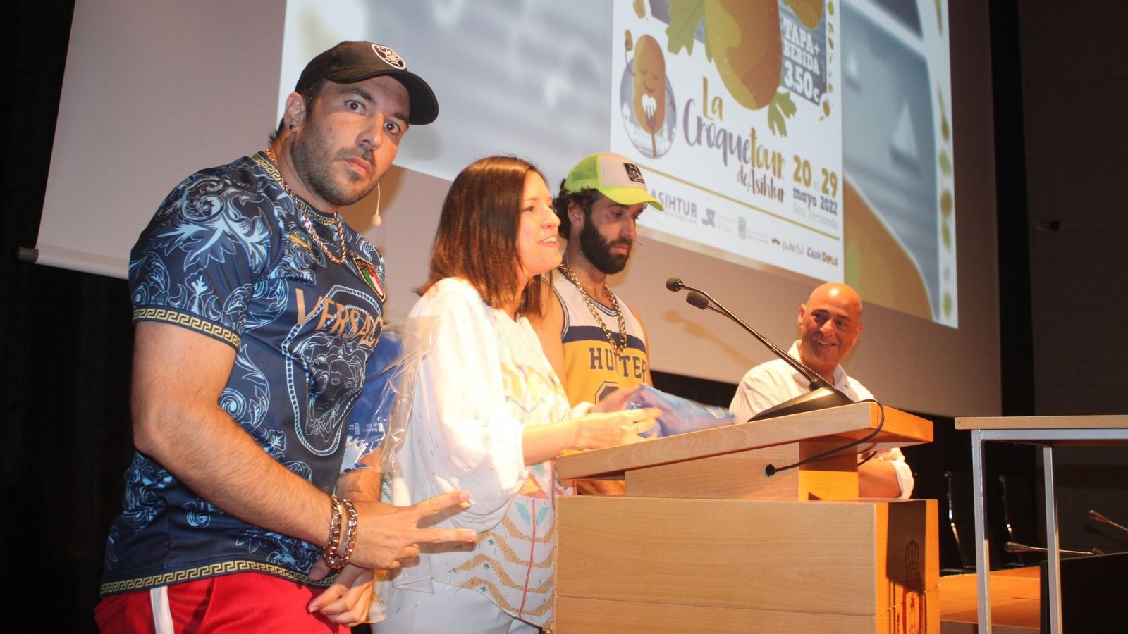 La alcaldesa, Patricia Cavada, durante su intervención en la presentación de la ruta gastronómica La Croquetour.