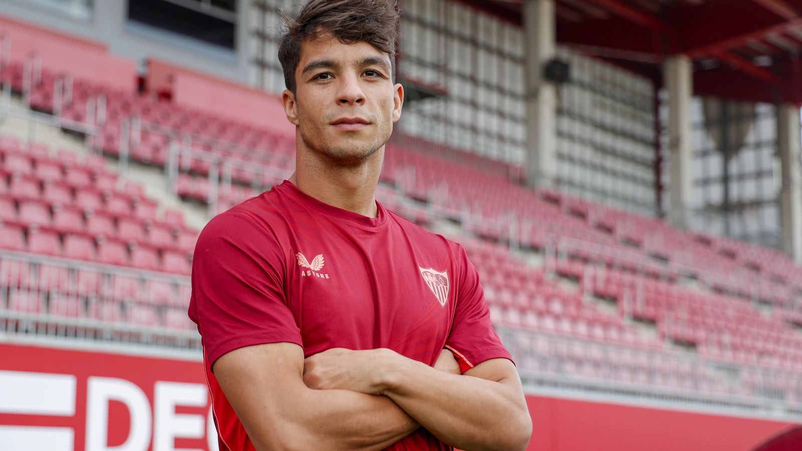 Óliver Torres, en el Estadio Jesús Navas.