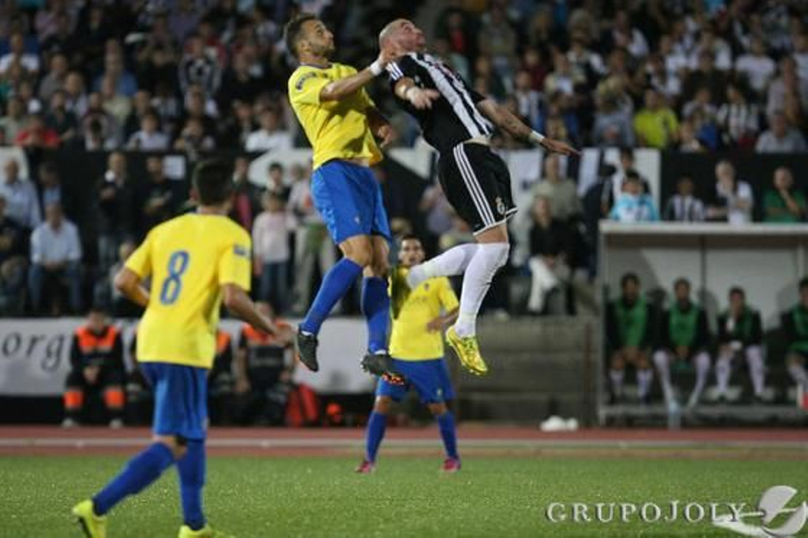 Copi salta con Servando.

Foto: Paco Guerrero