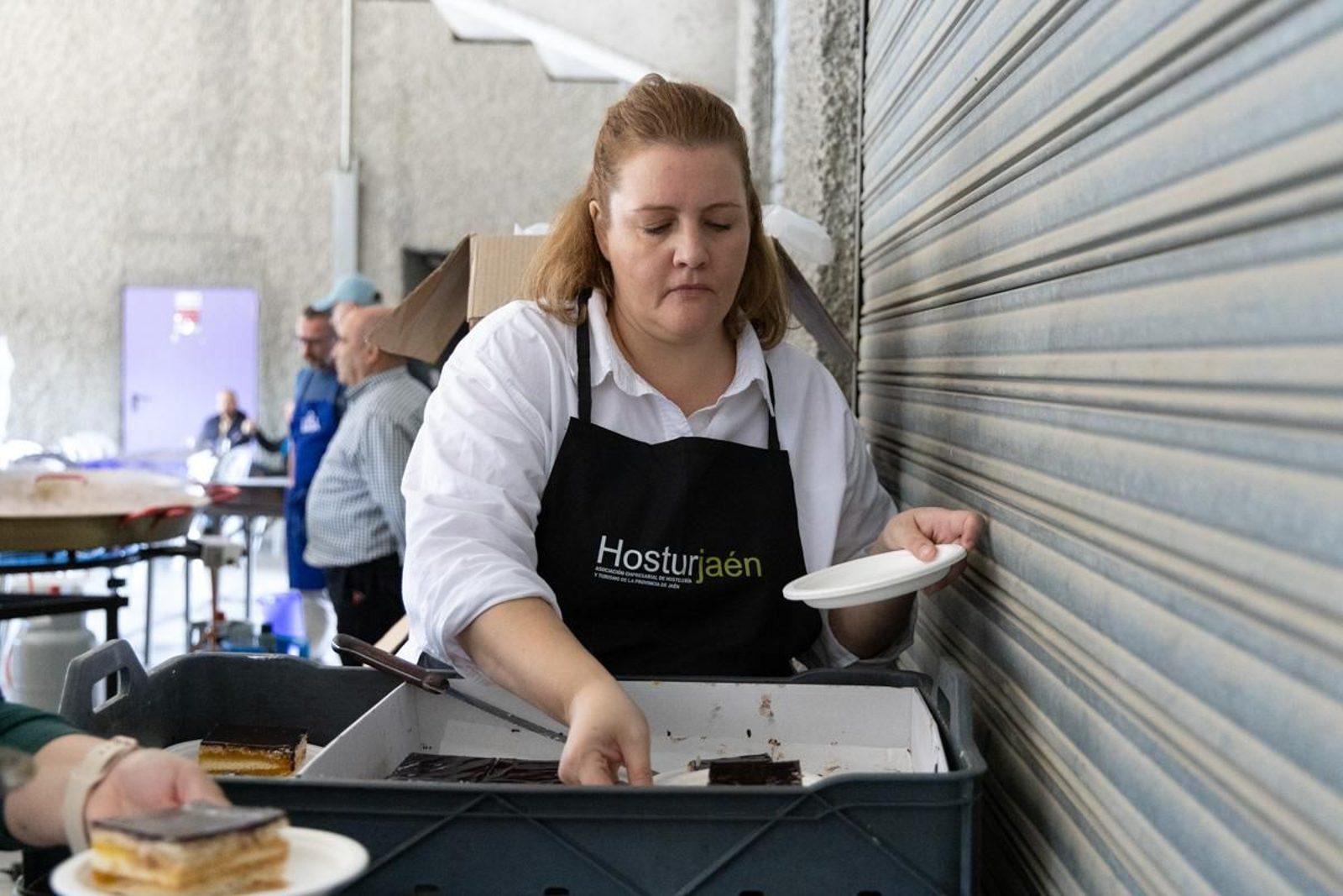 La afición del Real Jaén se vuelca con la paella solidaria por los afectados de la DANA, en imágenes