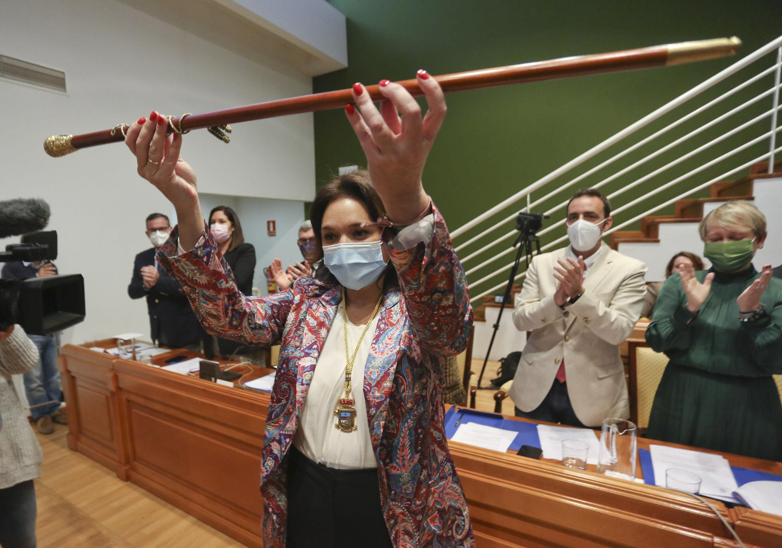 La popular Margarita del Cid es investida como nueva alcaldesa de Torremolinos.