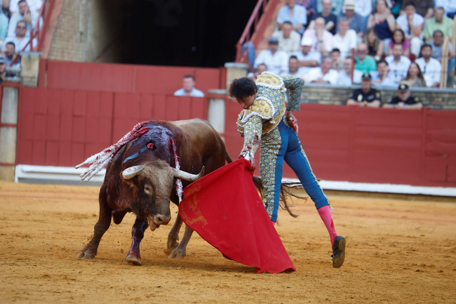 Manuel Román, Juan Ortega y Roca Rey, en la plaza de toros de Córdoba
