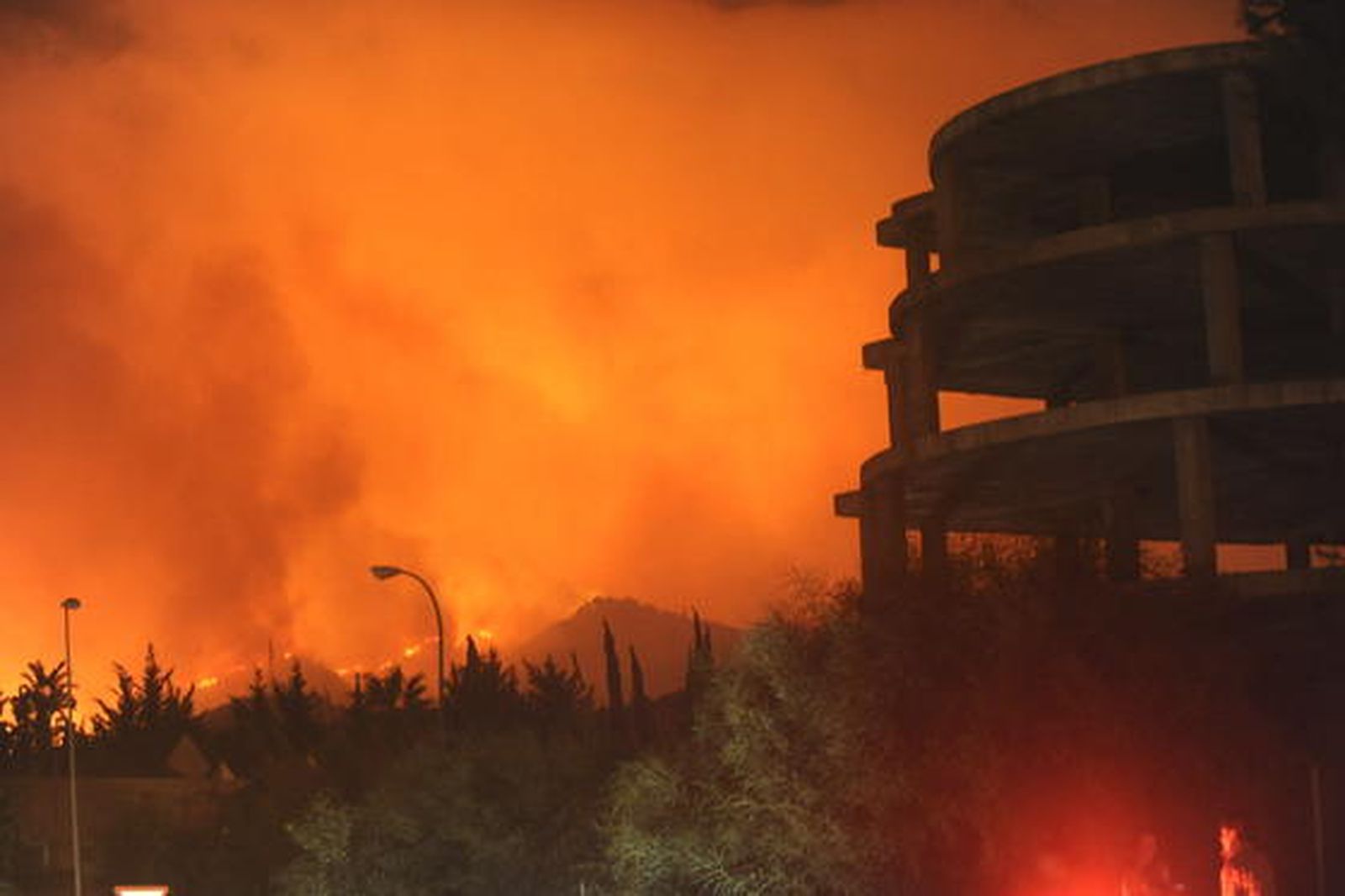 Imágenes del incendio de la Costa del Sol  Foto: EFE/ Reuters/ Lectores