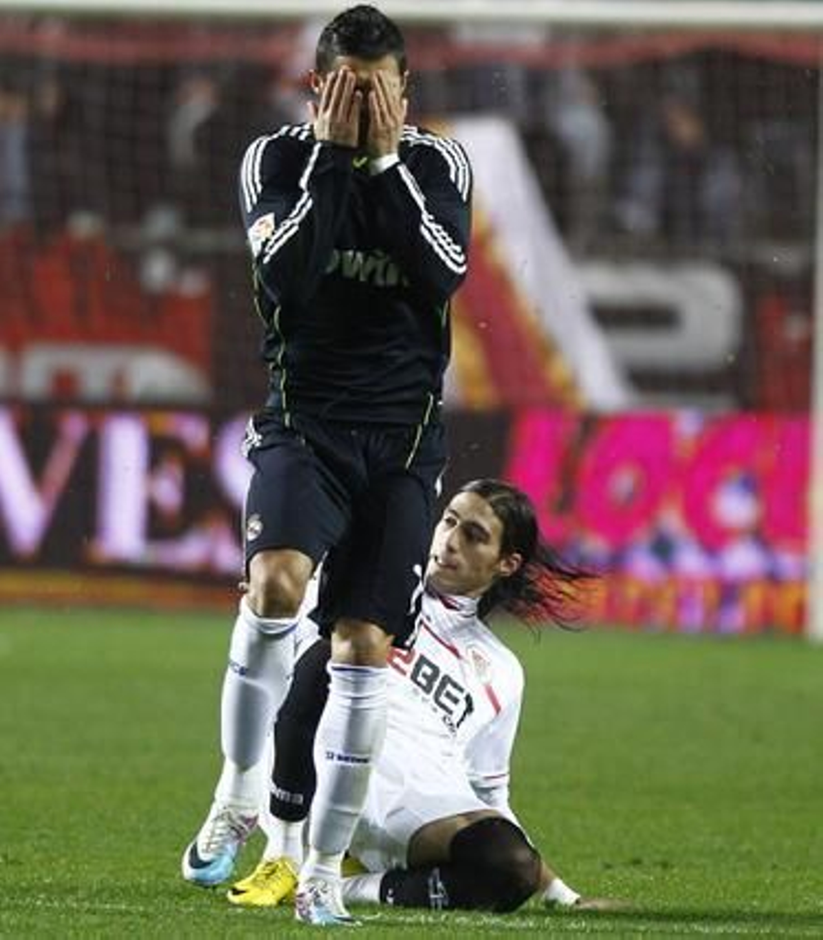 El Sevilla pierde 0-1 con el Real Madrid en la ida de las semifinales de la Copa del Rey. / Antonio Pizarro
