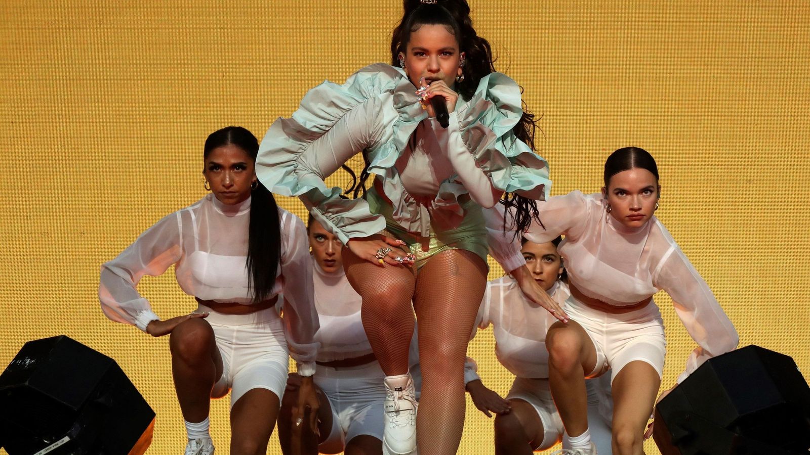 Rosalía durante una actuación.