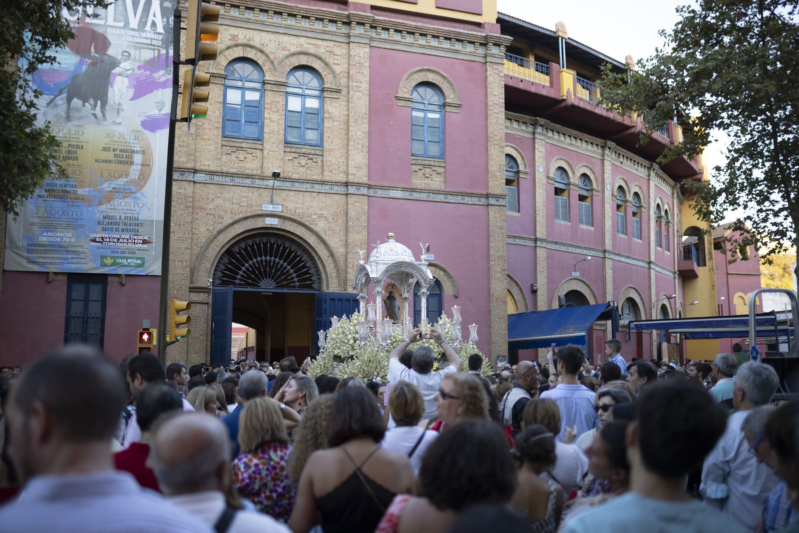 Imágenes de la salida de la Virgen de la Cinta desde la Catedral hacia el Santuario