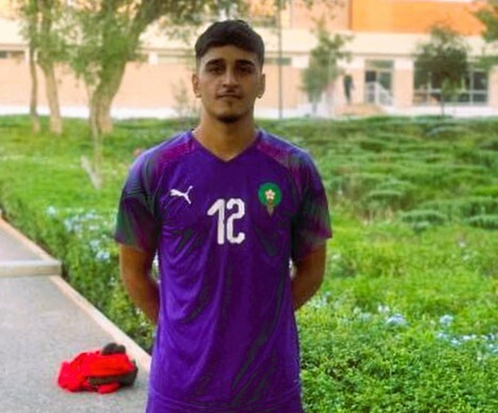 El guardameta del conjunto ejidense posa uniformado con la equipación de la selección marroquí.