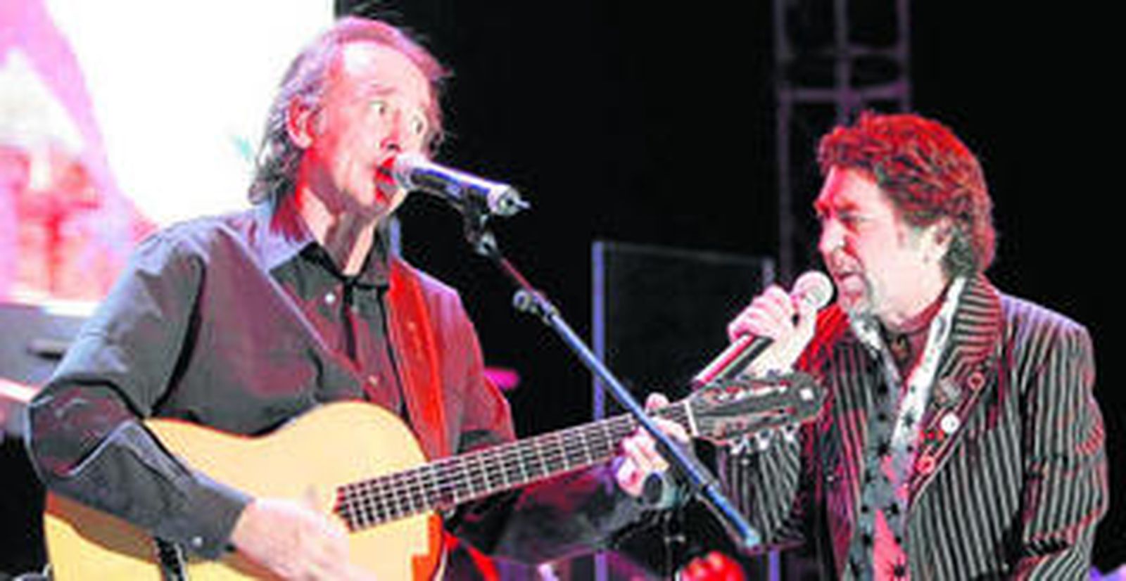 Joan Manuel Serrat y Joaquín Sabina, en un concierto ofrecido en Córdoba en la última gira que protagonizaron juntos.