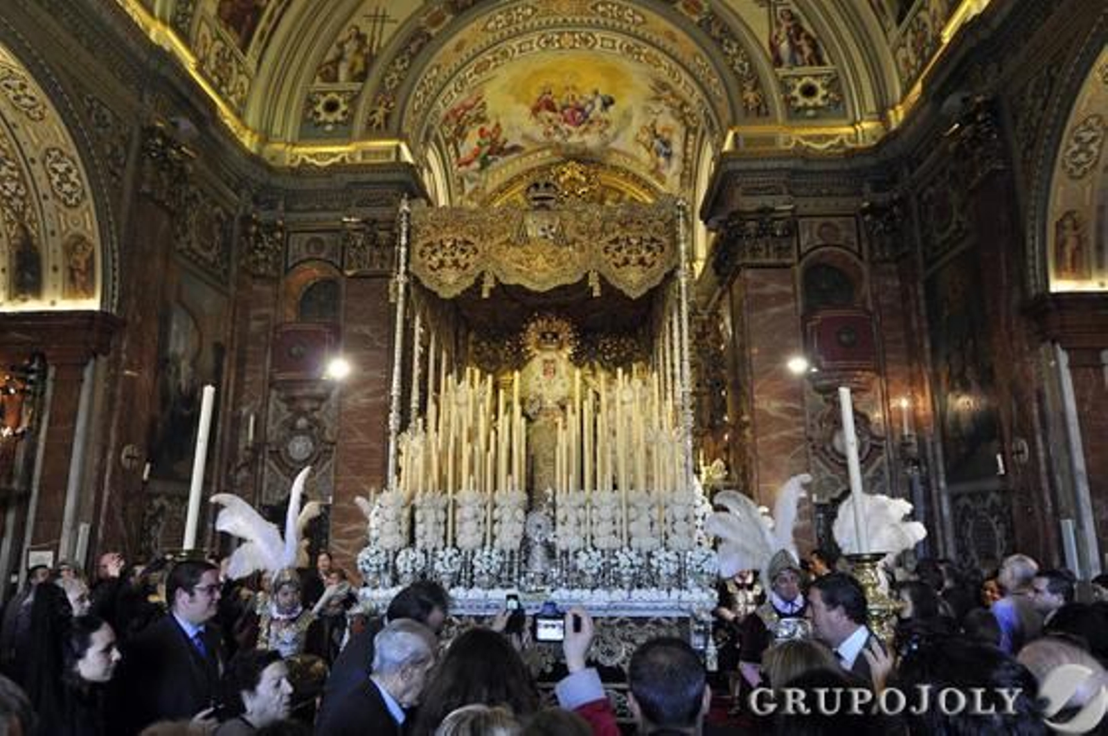 Basílica de la Macarena

Foto: Manuel Gómez