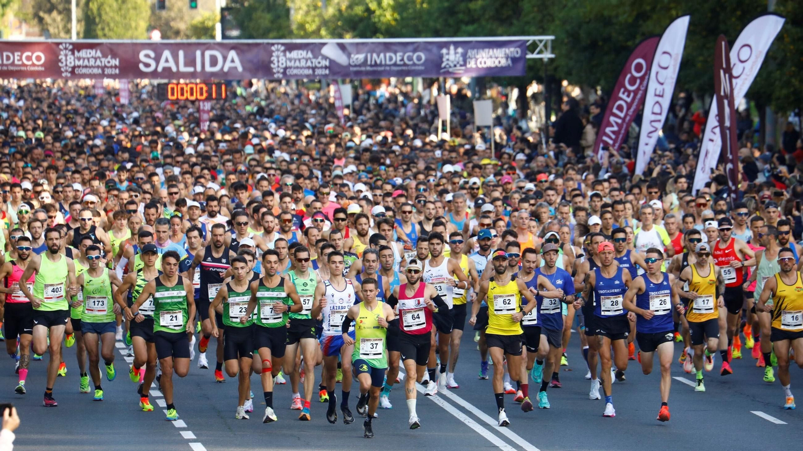 Panorámica de la salida de la Media Maratón de Córdoba del año pasado.