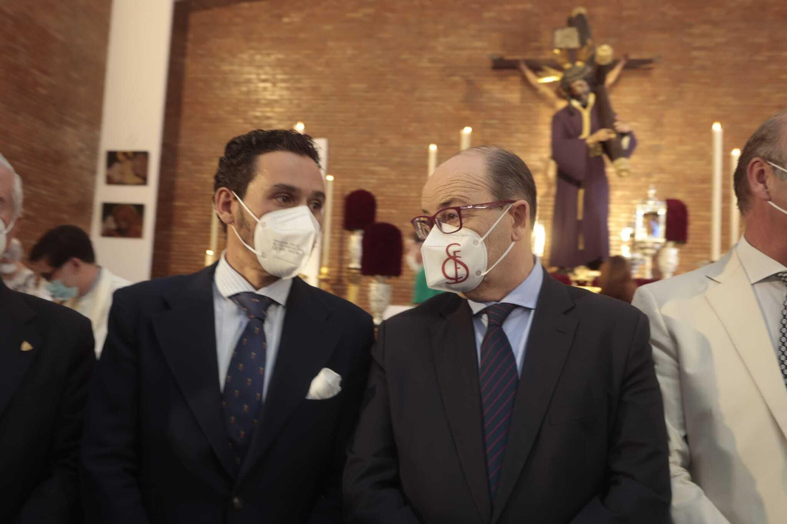 José Castro y José María del Nido Carrasco, en la parroquia de la Blanca Paloma.