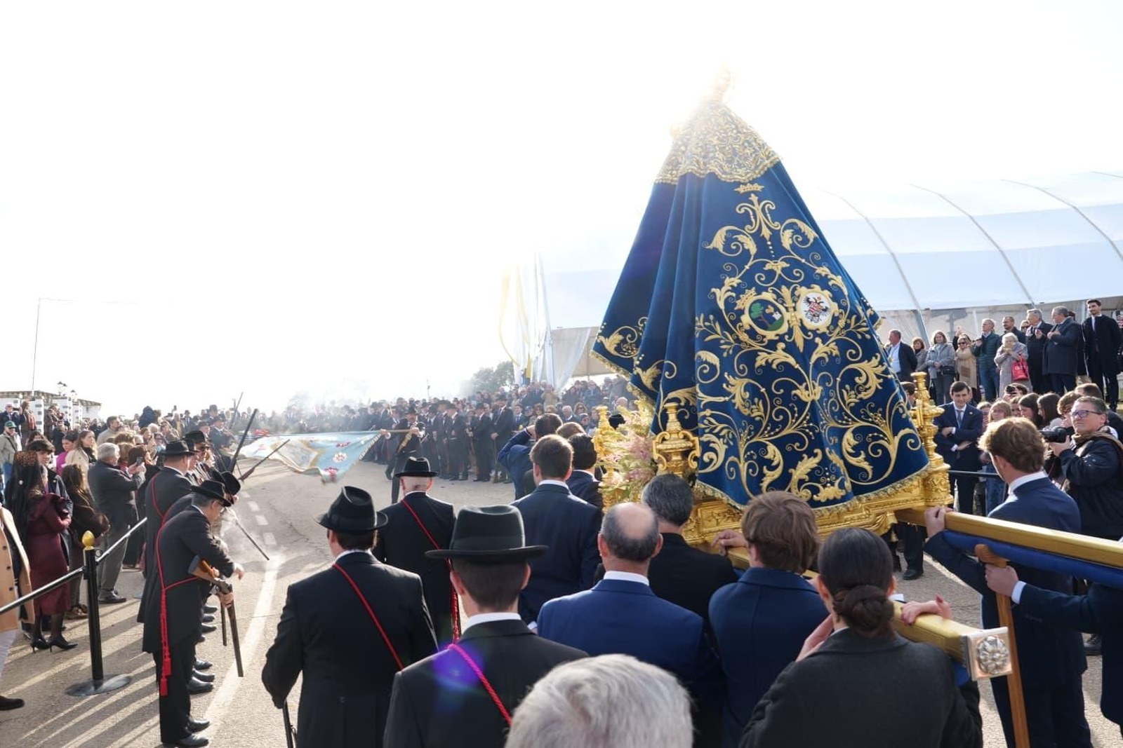Procesión de la Virgen de Luna tras su coronación canónica