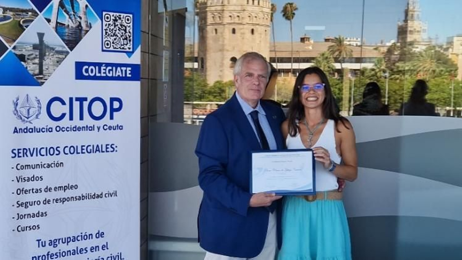 Nerea Manso de Zúñiga Sesmero, con el premio.