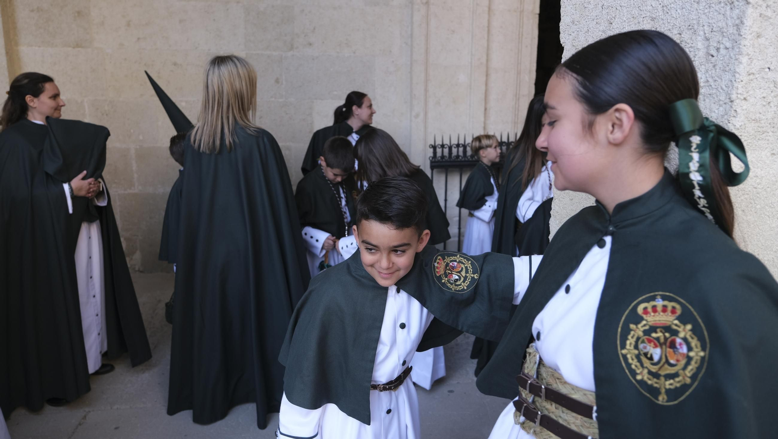 Estudiantes en la Semana Santa de Almería 2025