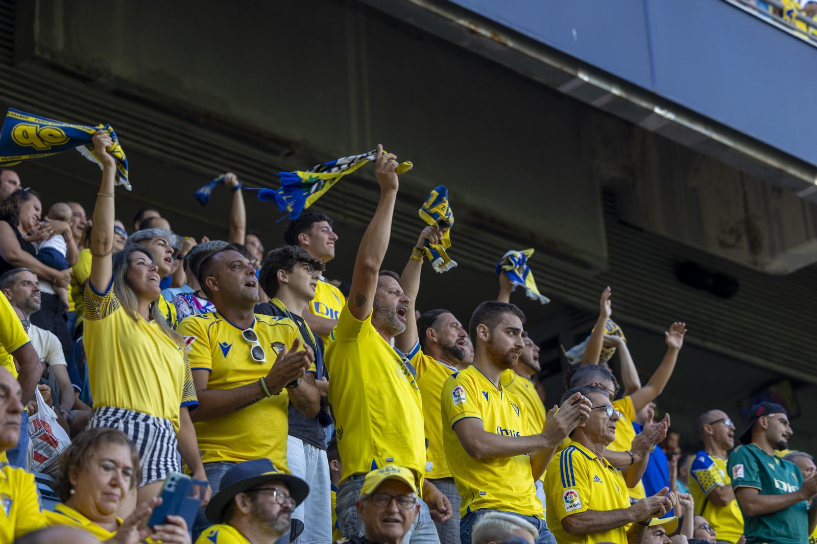 Búscate en las imágenes del Cádiz CF-Albacete