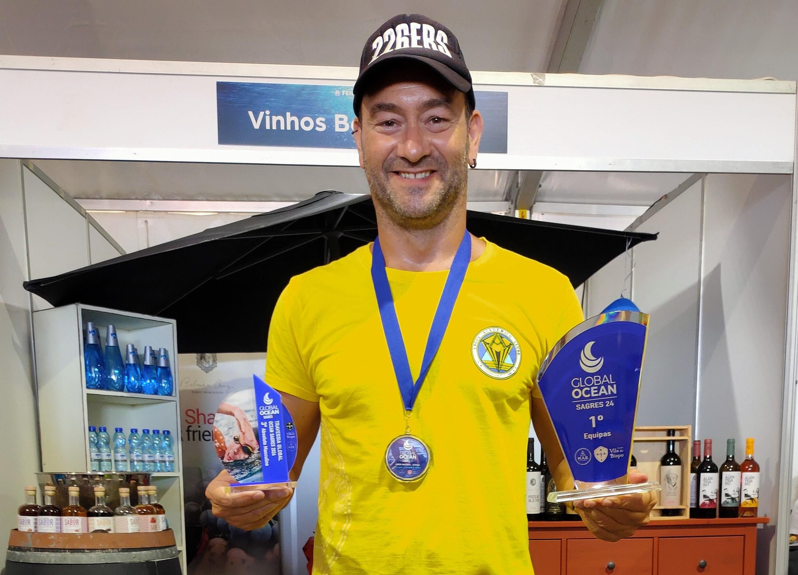 Rubén Gutierrez posa con sus trofeos tras la prueba. Rubén Gutierrez posa con sus trofeos tras la prueba.