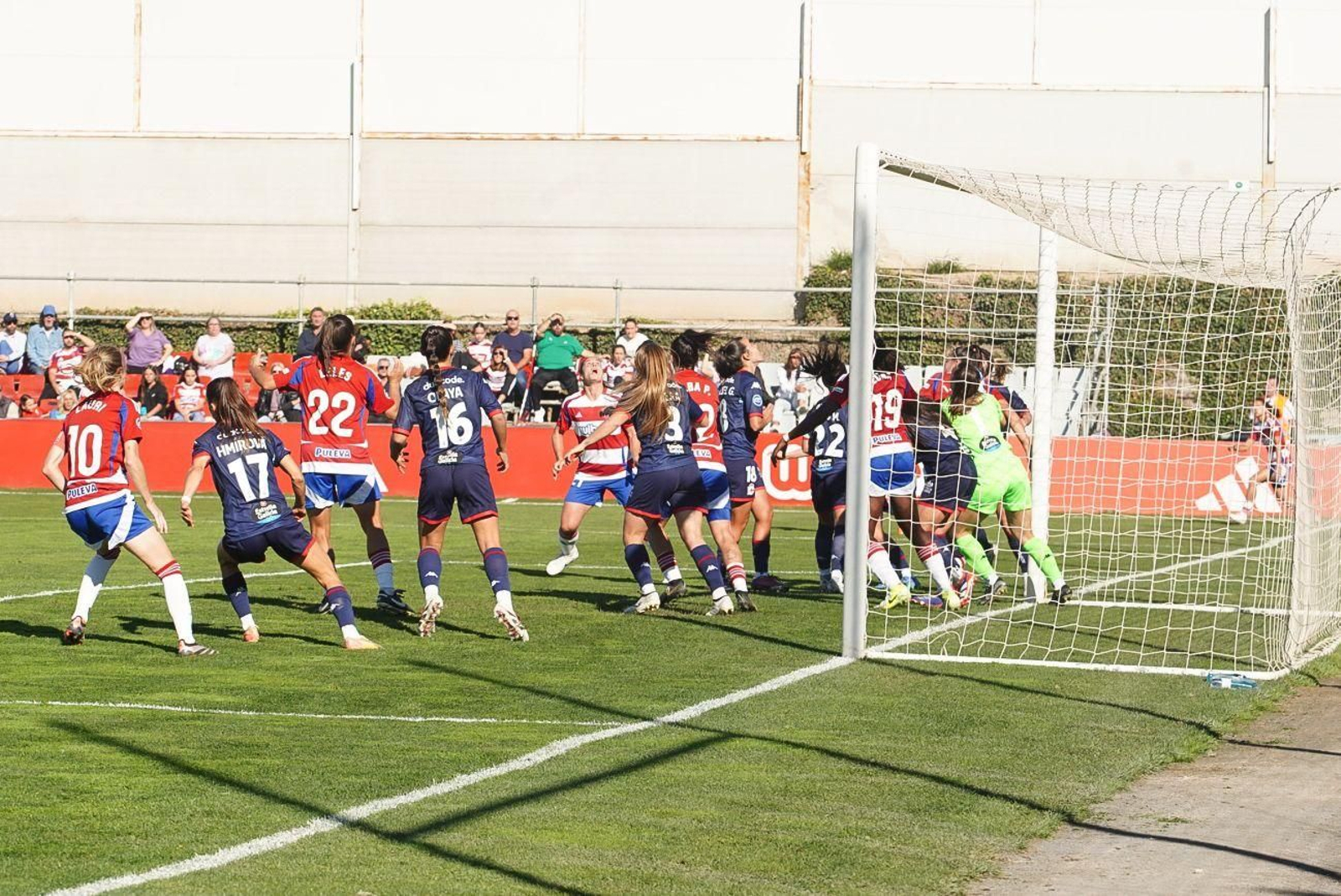Las mejores imágenes de la goleada del Granada CF Femenino frente al Deportivo