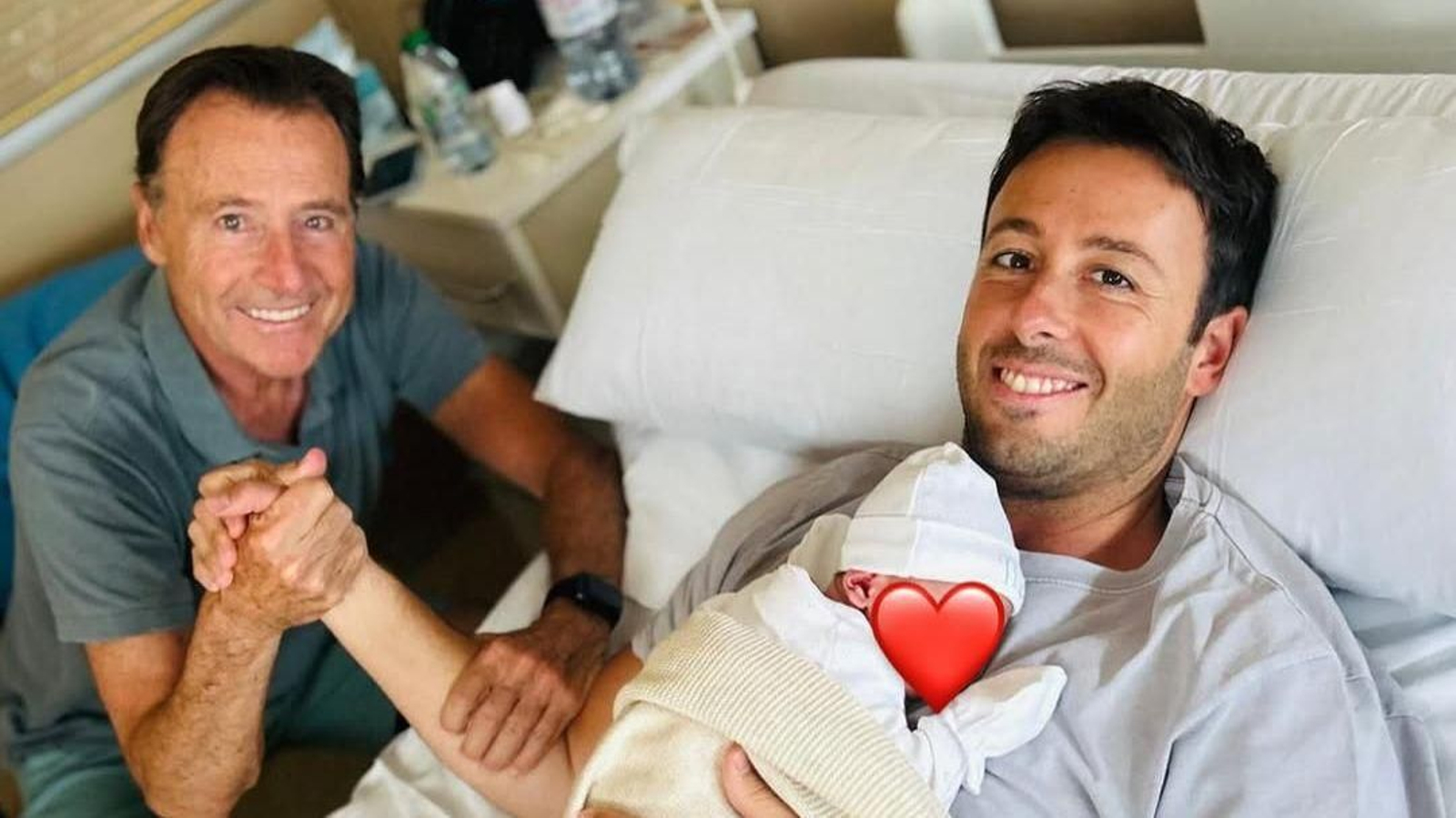 Matías Prats padre junto a su hijo y su nieto recién nacido con quién comparte también nombre y apellido