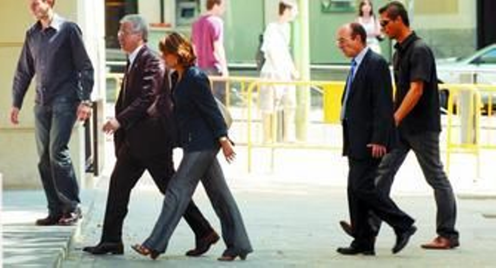 El juez Garzón envió ayer a prisión a siete de los presuntos etarras detenidos.