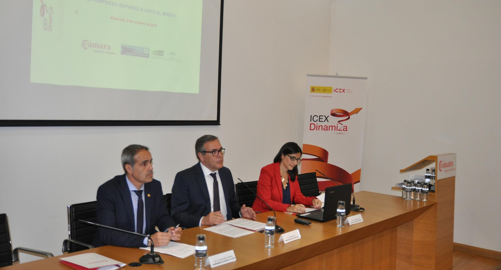 José Antonio Pacheco, Carlos Fenoy y Estefanía Roncero, durante la presentación de la jornada..