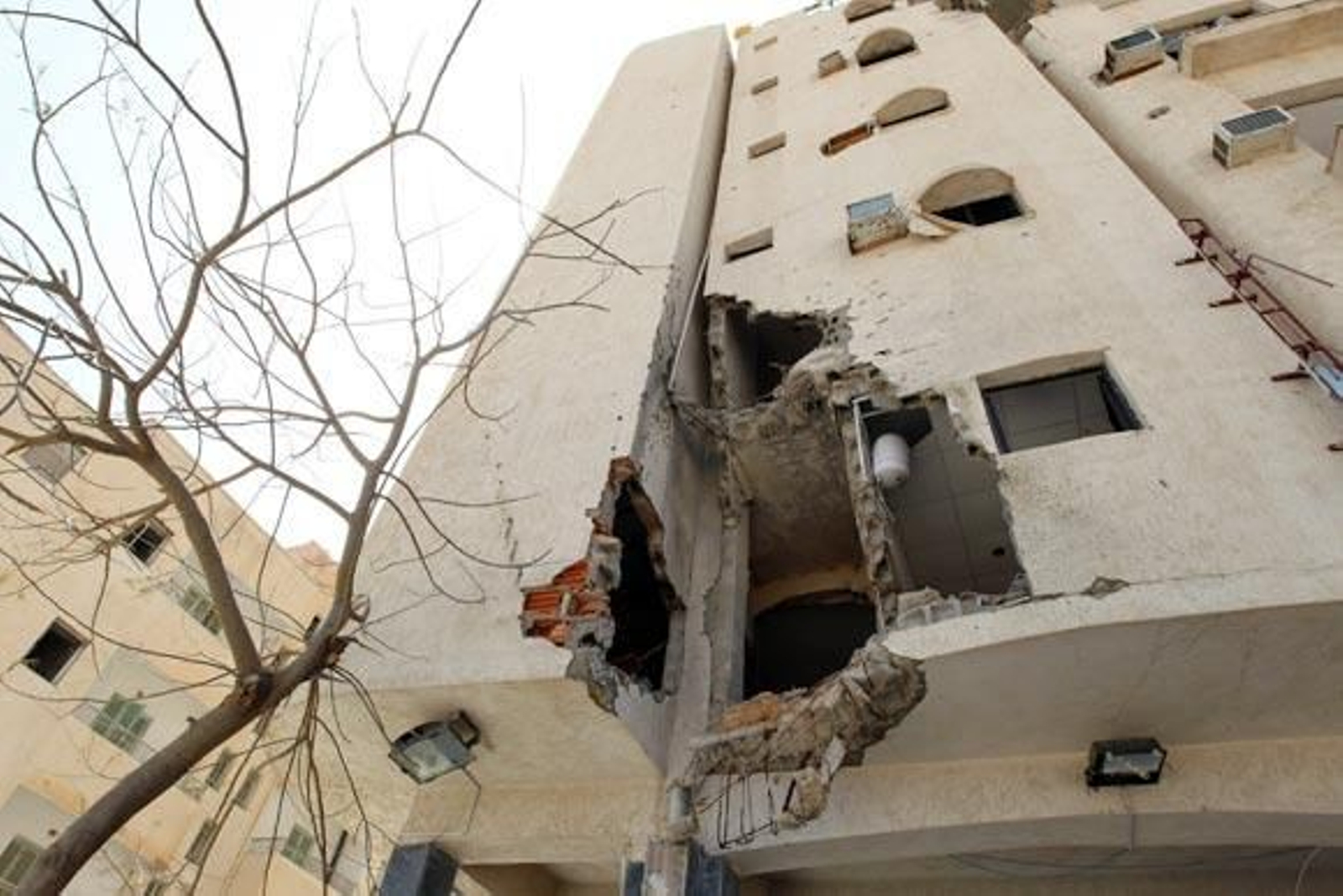 Bombardeos de la OTAN matan al menos a 50 rebeldes en Brega