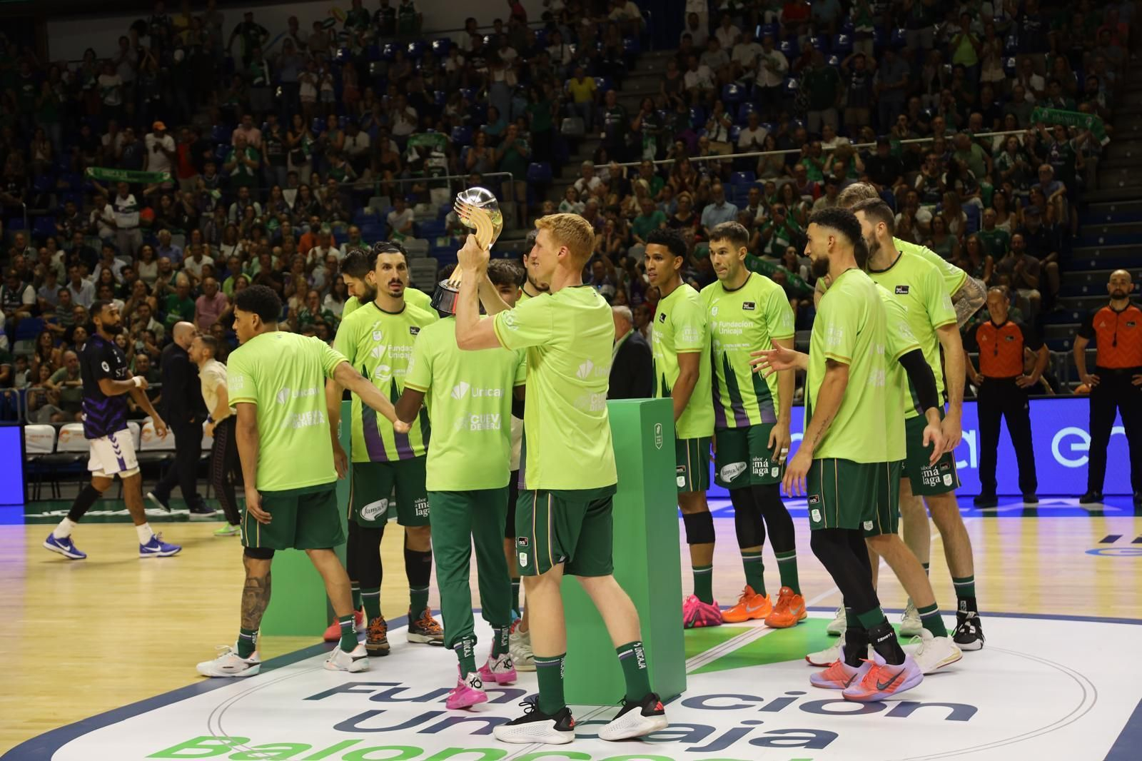 La fiesta por la Copa Intercontinental en el Carpena