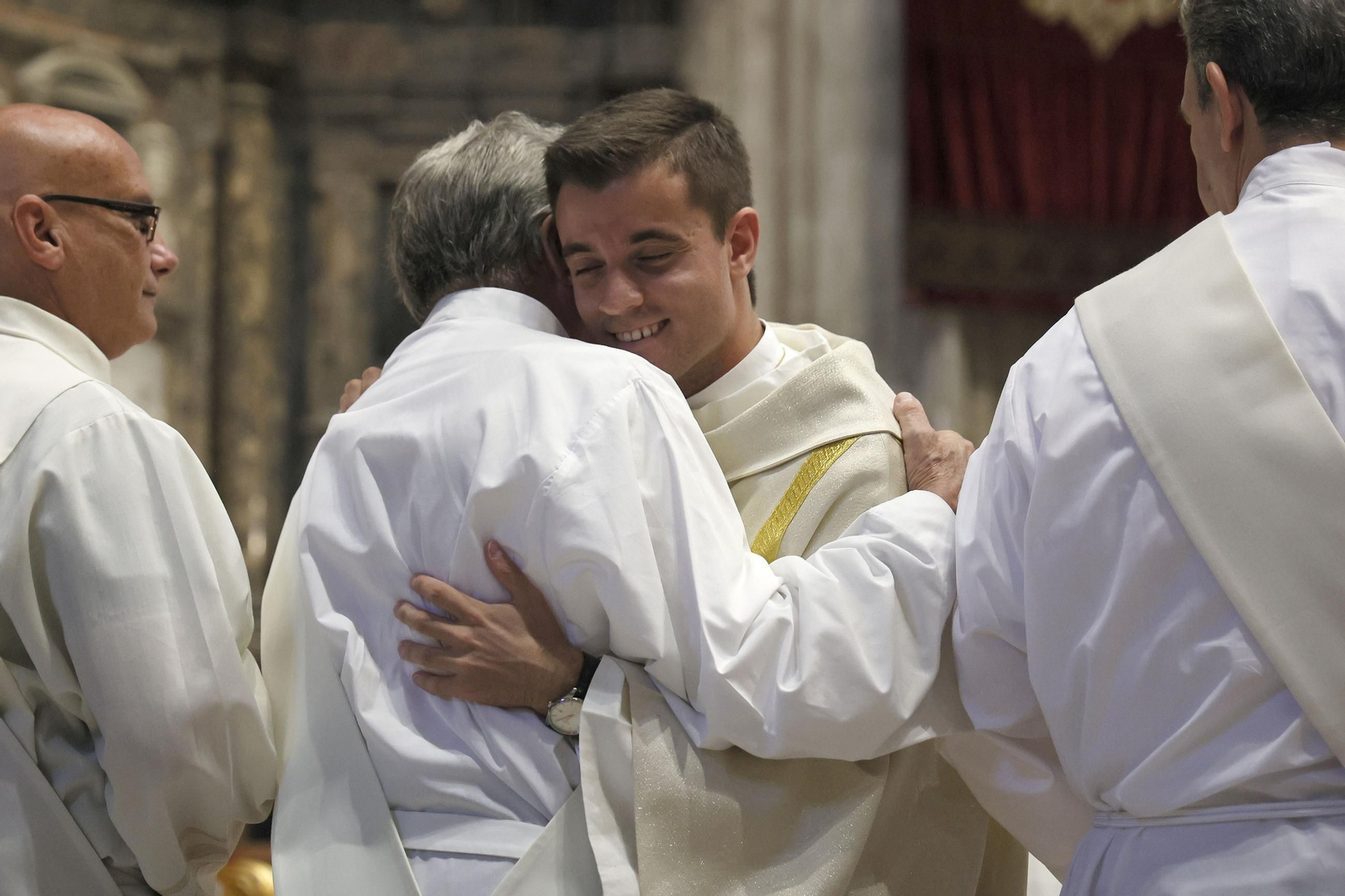 La ordenación de seis nuevos diáconos, entre ellos el Hermano Pablo, secretario del Cardenal Amigo