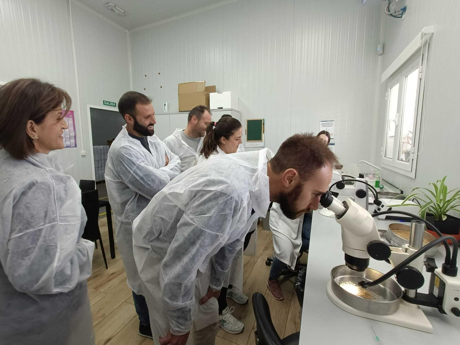 Los visitantes pudieron conocer a fondo el trabajo de Agrobío.