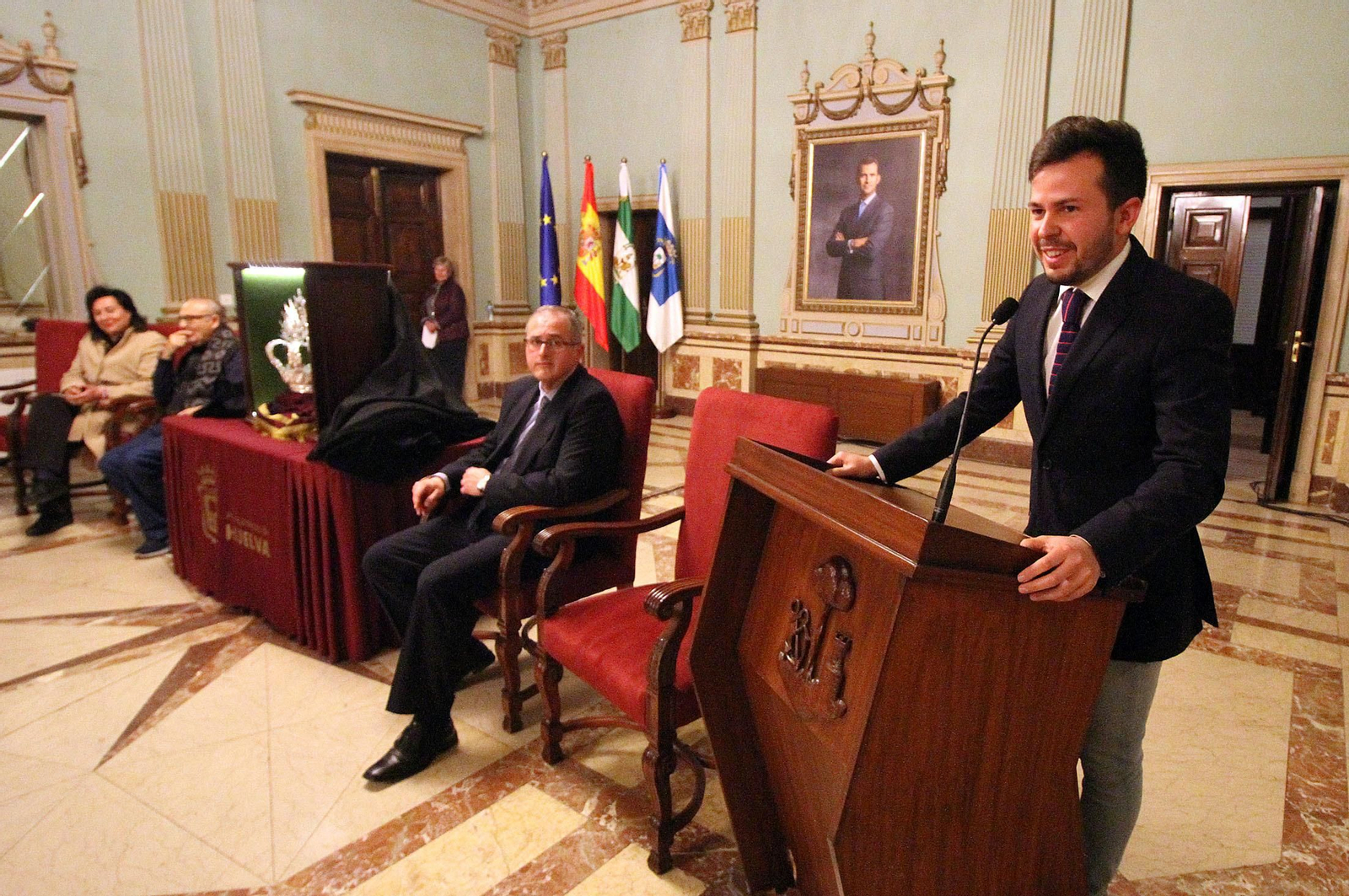 Presentación de la nueva corona de Nuestra Señora en su Soledad, en imágenes