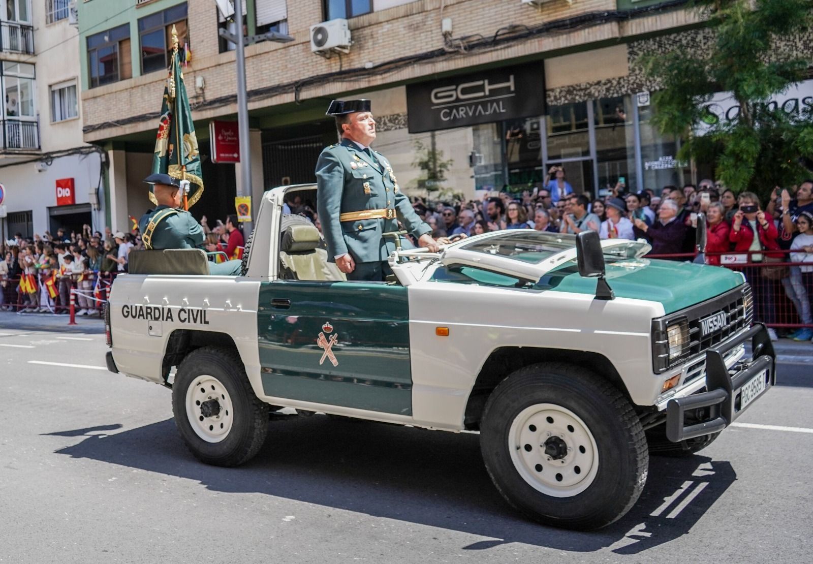 Ambiente en Granada durante el Día de las Fuerzas Armadas, en imágenes