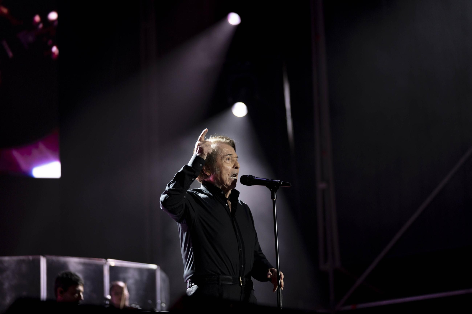Las mejores imágenes del concierto de Raphael en la plaza de toros de Almería