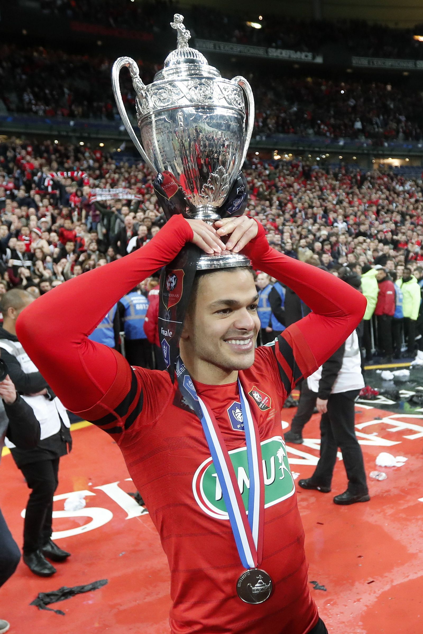 Ben Arfa celebra el título de la copa francesa con el Rennes.