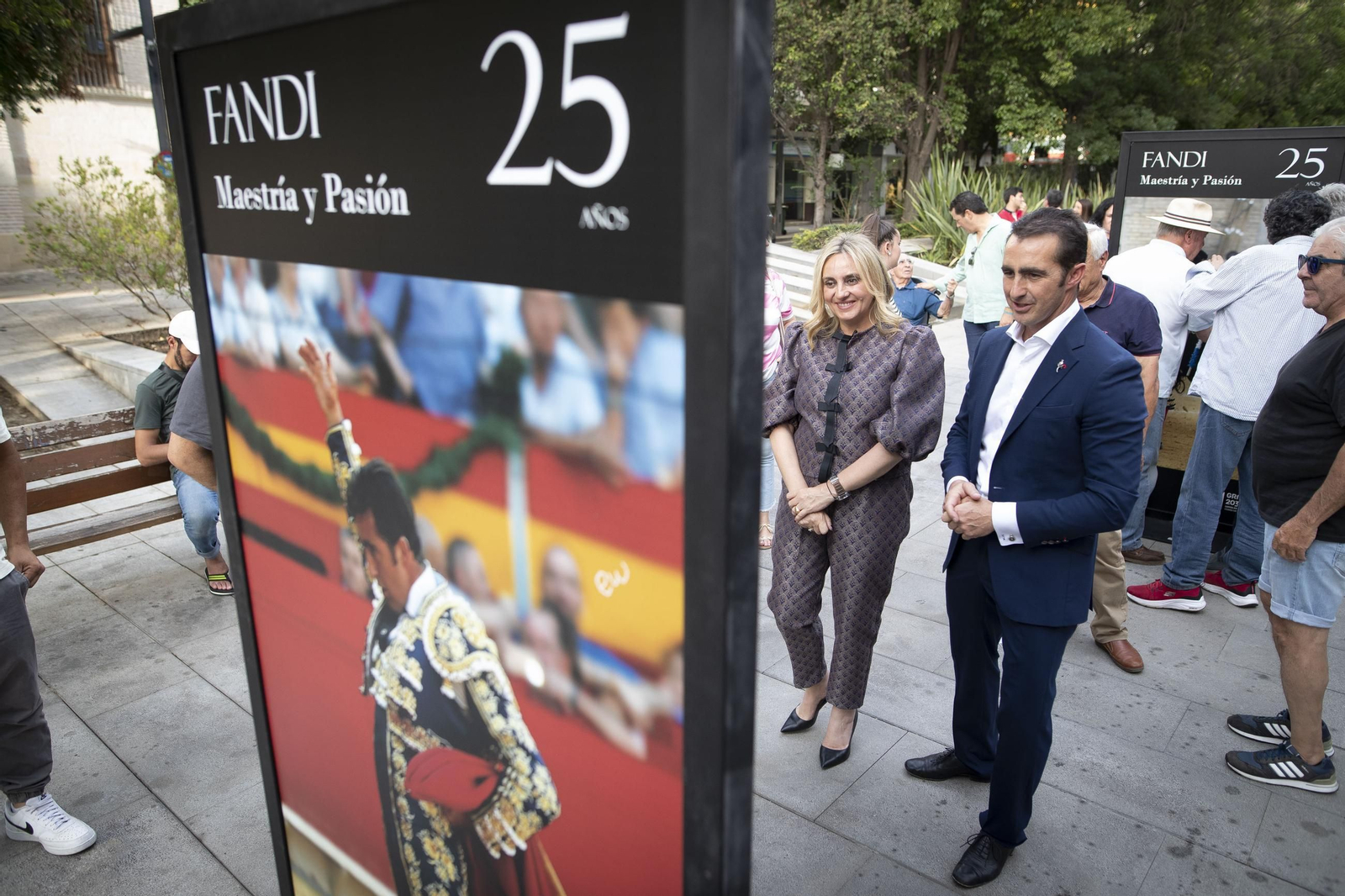 Las imágenes de la nueva exposición al aire libre que rinde homenaje a “El Fandi” en Granada