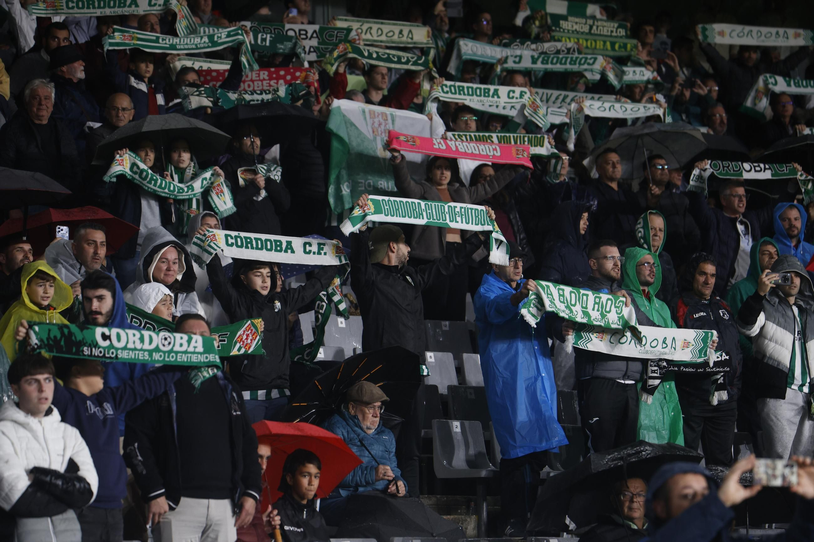 Las mejores fotos del ambiente en El Arcángel para el Córdoba CF - Deportivo