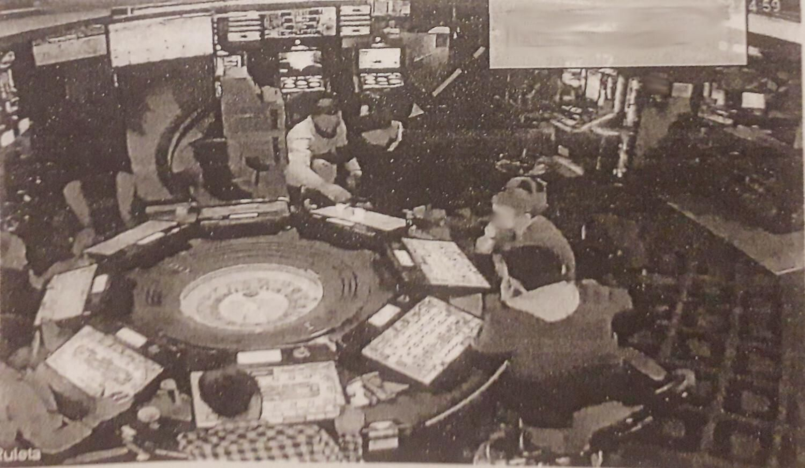 Una de las últimas capturas previas a la agresión en la ruleta del salón de juegos.