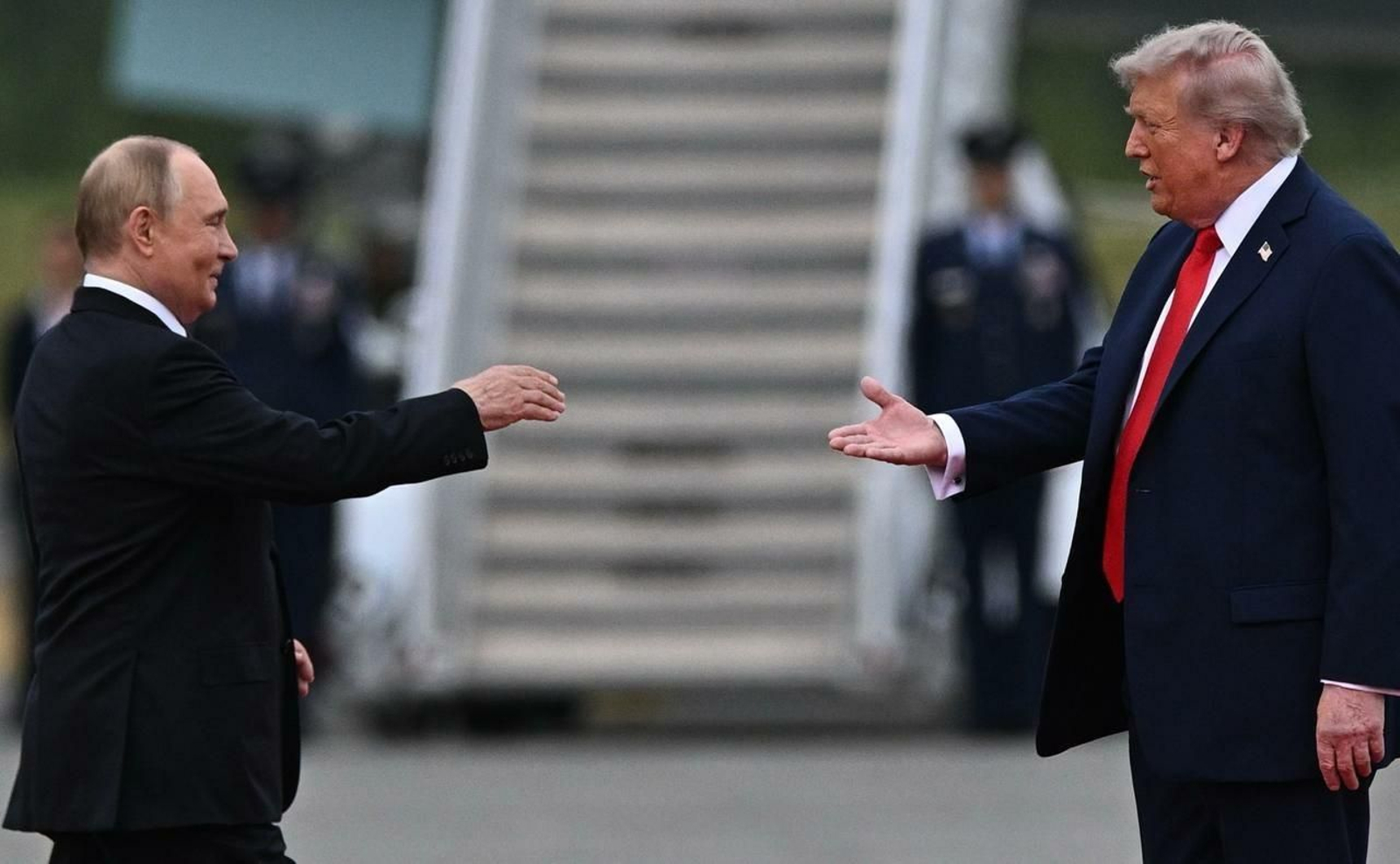 Las imágenes de la reunión de Trump con Putin en Alaska