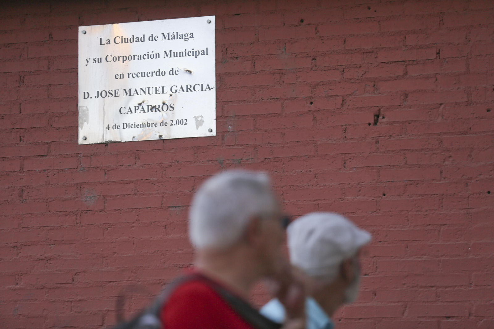 Placa en recuerdo de José Manuel García Caparrós en Málaga.