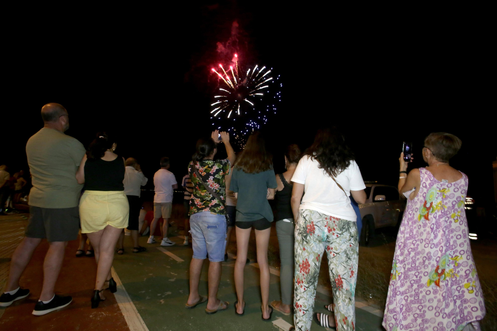 Fuegos artificiales para cerrar la Feria del Carmen y de la Sal en San Fernando