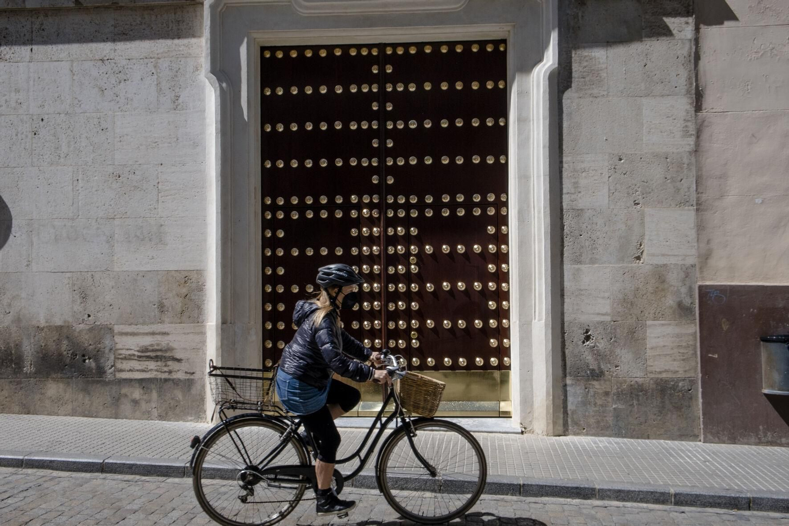 La iglesia de San Juan de Dios, con la puerta completamente restaurada.